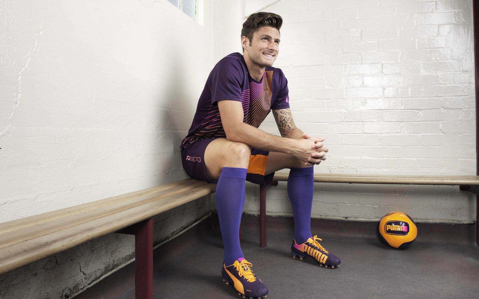 卡萨多里程碑之战,巴萨青训瑰宝迎第50次一线队出场,奥林匹亚科斯见证传承时刻