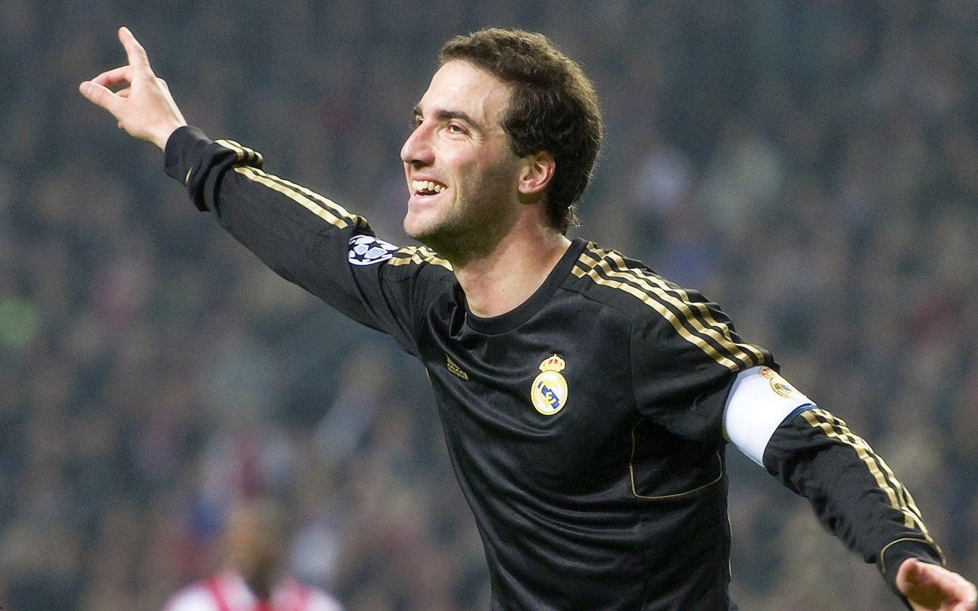 冰火两重天!复盘萨利巴的慕尼黑之夜,从防线基石到争议焦点,成长之路的残酷一课