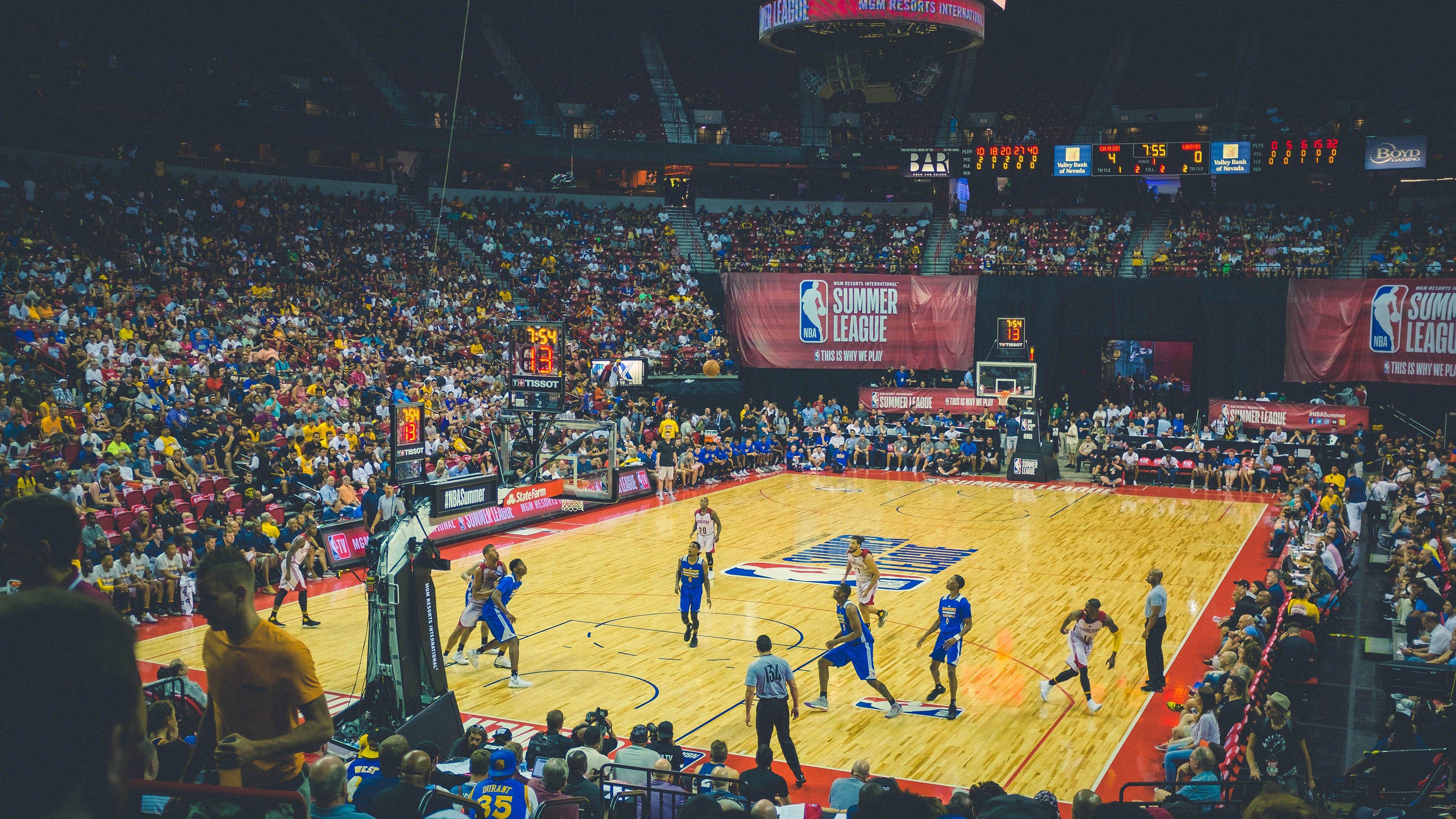 终场哨响前的光影博弈，弗拉格极限出手被判无效引发技术争议